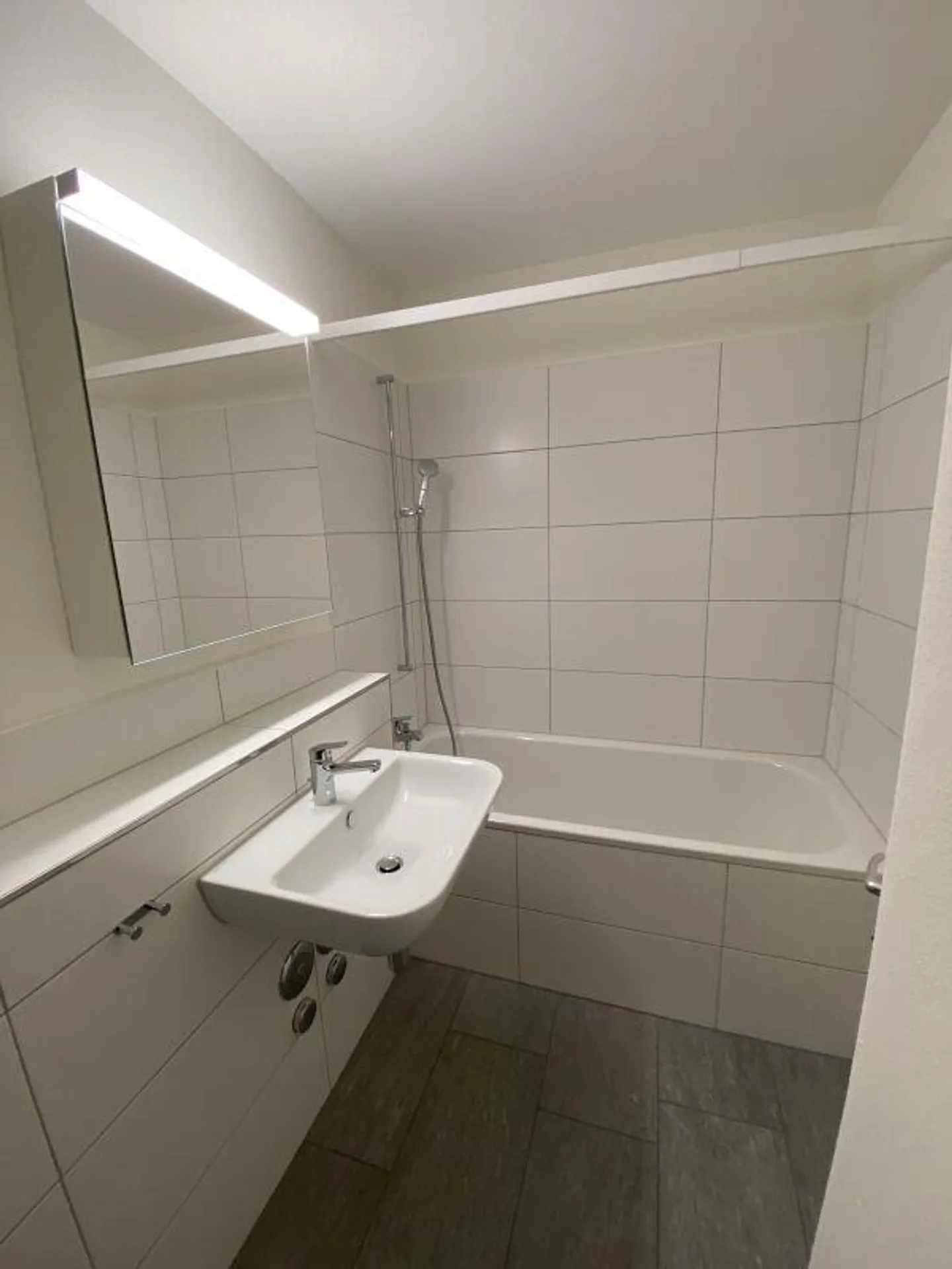 Appartement abordable dans un bon quartier résidentiel dans le quartier de Niklausen - Photo 4 sur 5