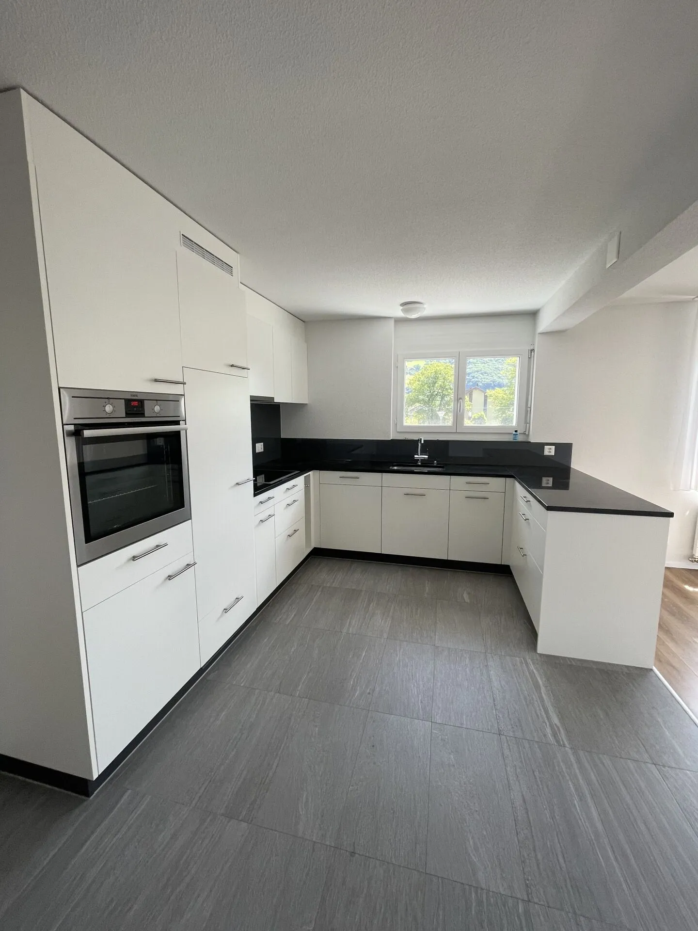 Sunny 3.5-room apartment with roof terrace - Photo 8 of 12