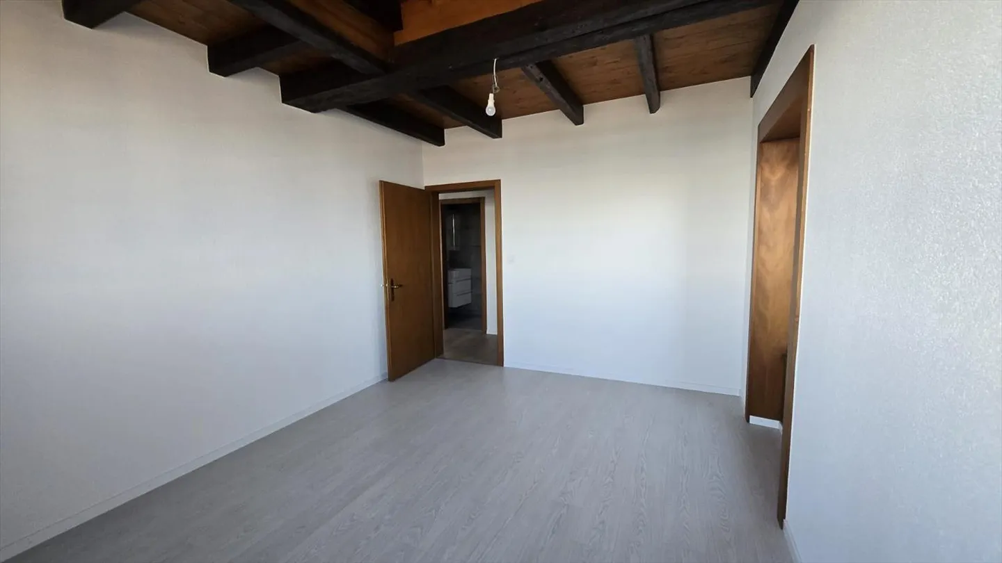 Ultimo piano 3.5 stanze - Foto 7 di 13
