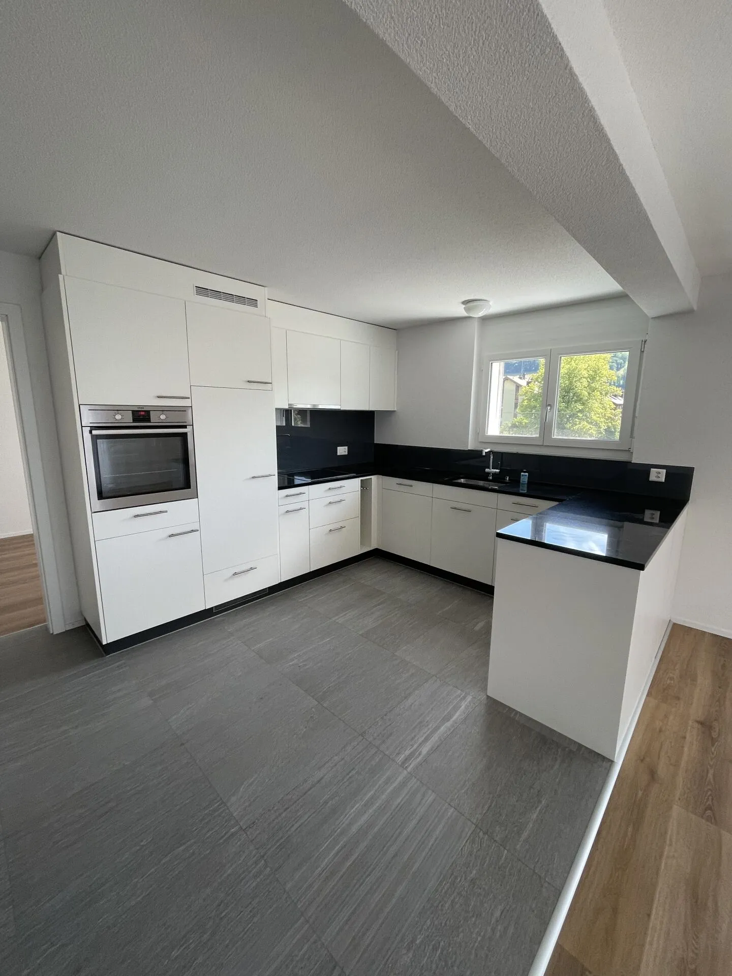Sunny 3.5-room apartment with roof terrace - Photo 10 of 12
