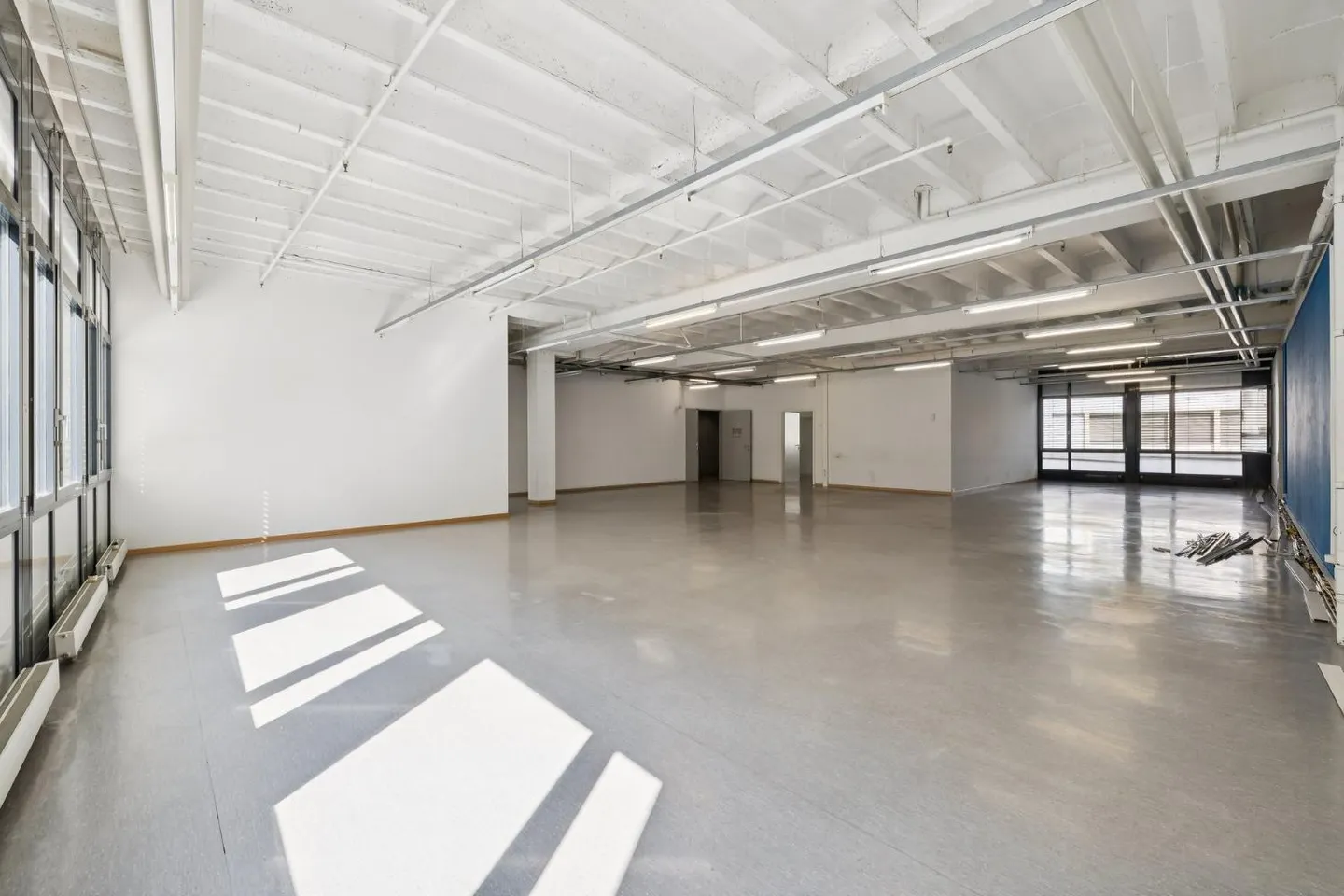 Ideal space in the pedestrian area of the city center - Photo 2 of 12