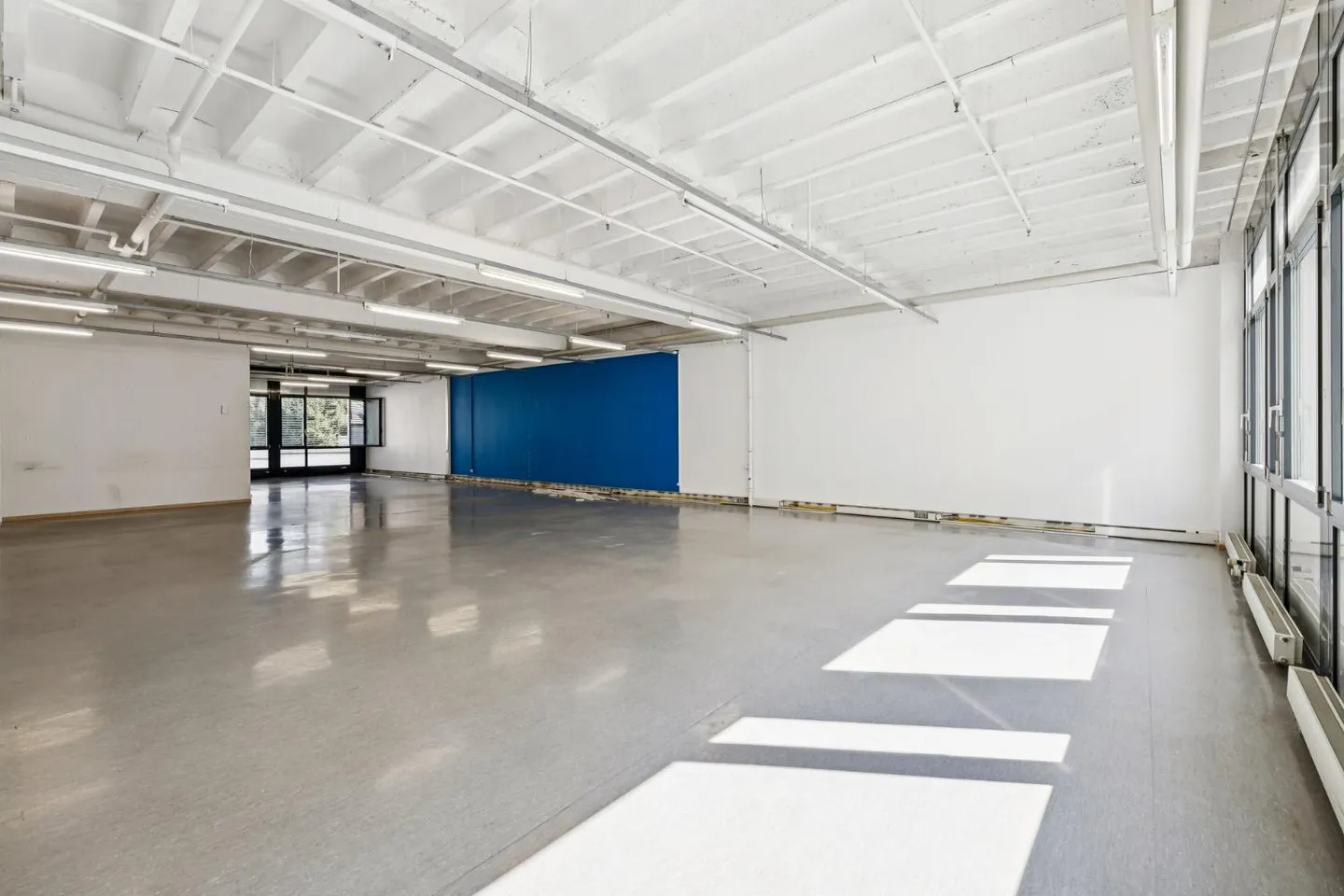 Ideal space in the pedestrian area of the city center - Photo 4 of 12