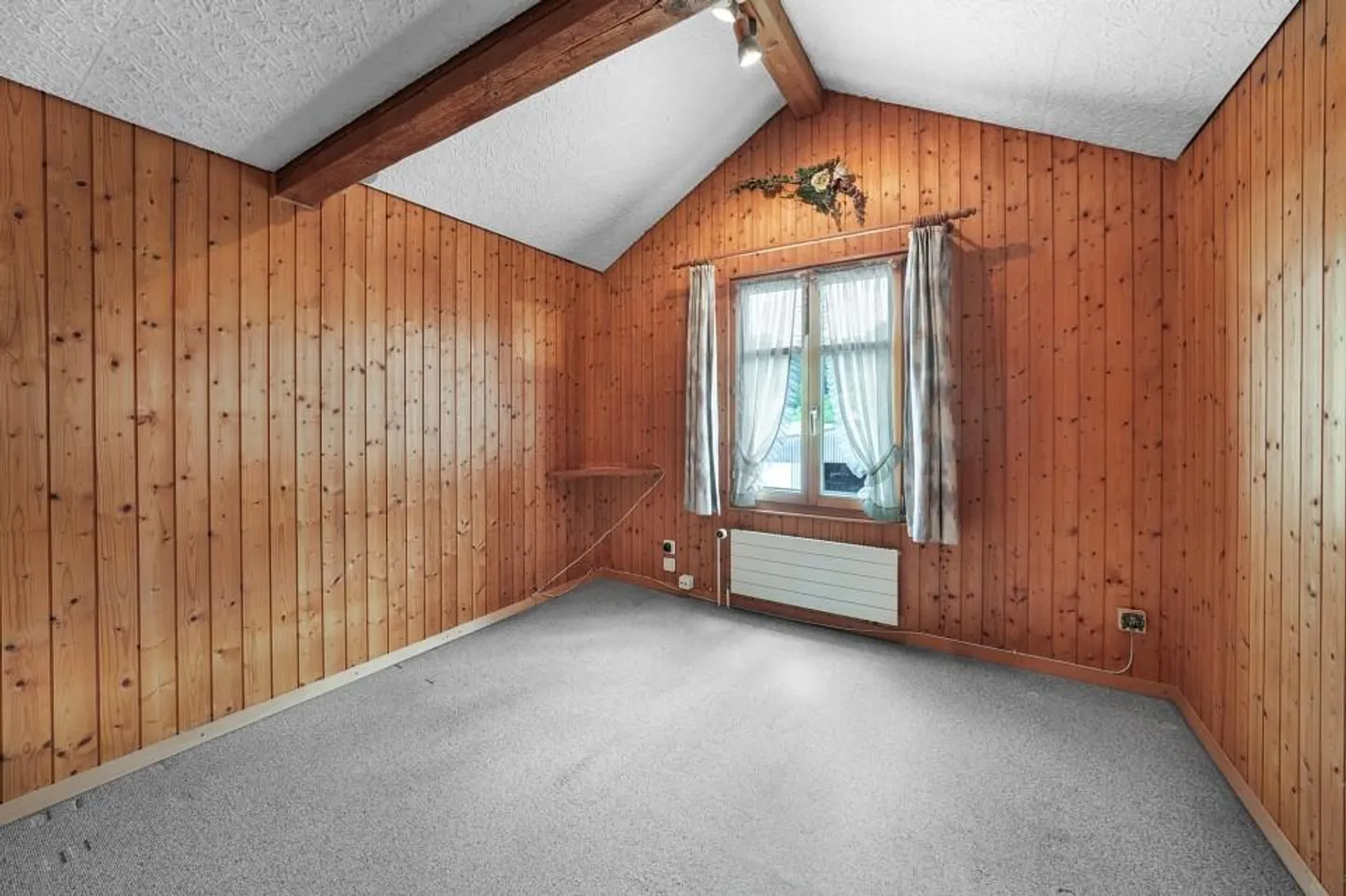 Large Residential House with Apartment - Photo 11 of 13