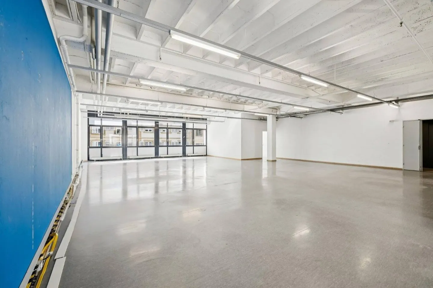 Ideal space in the pedestrian area of the city center - Photo 5 of 12