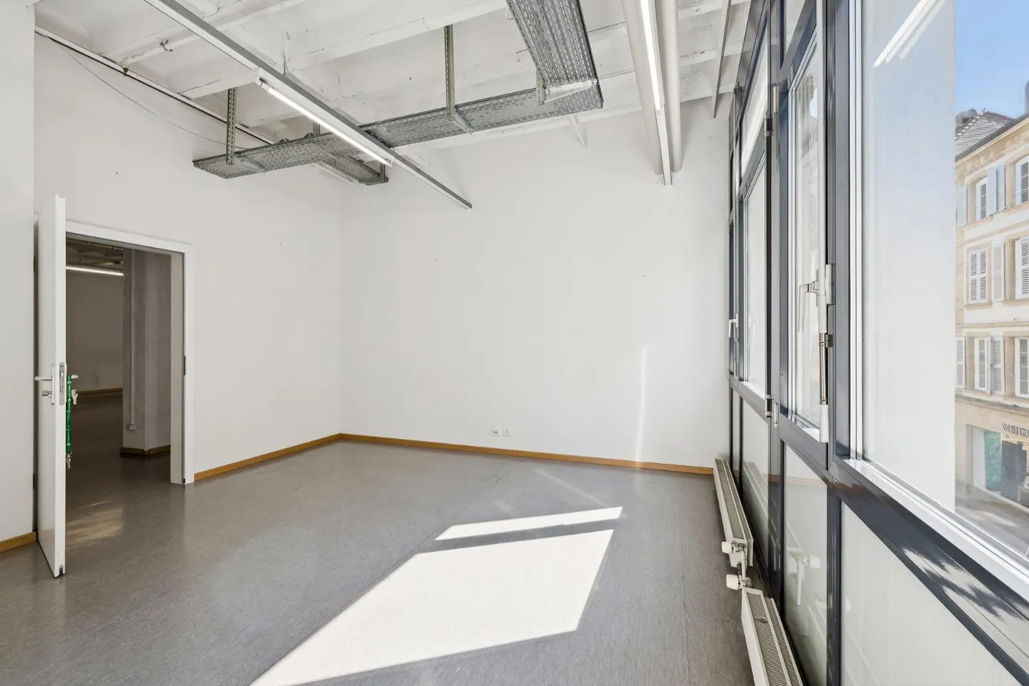 Ideal space in the pedestrian area of the city center - Photo 12 of 12