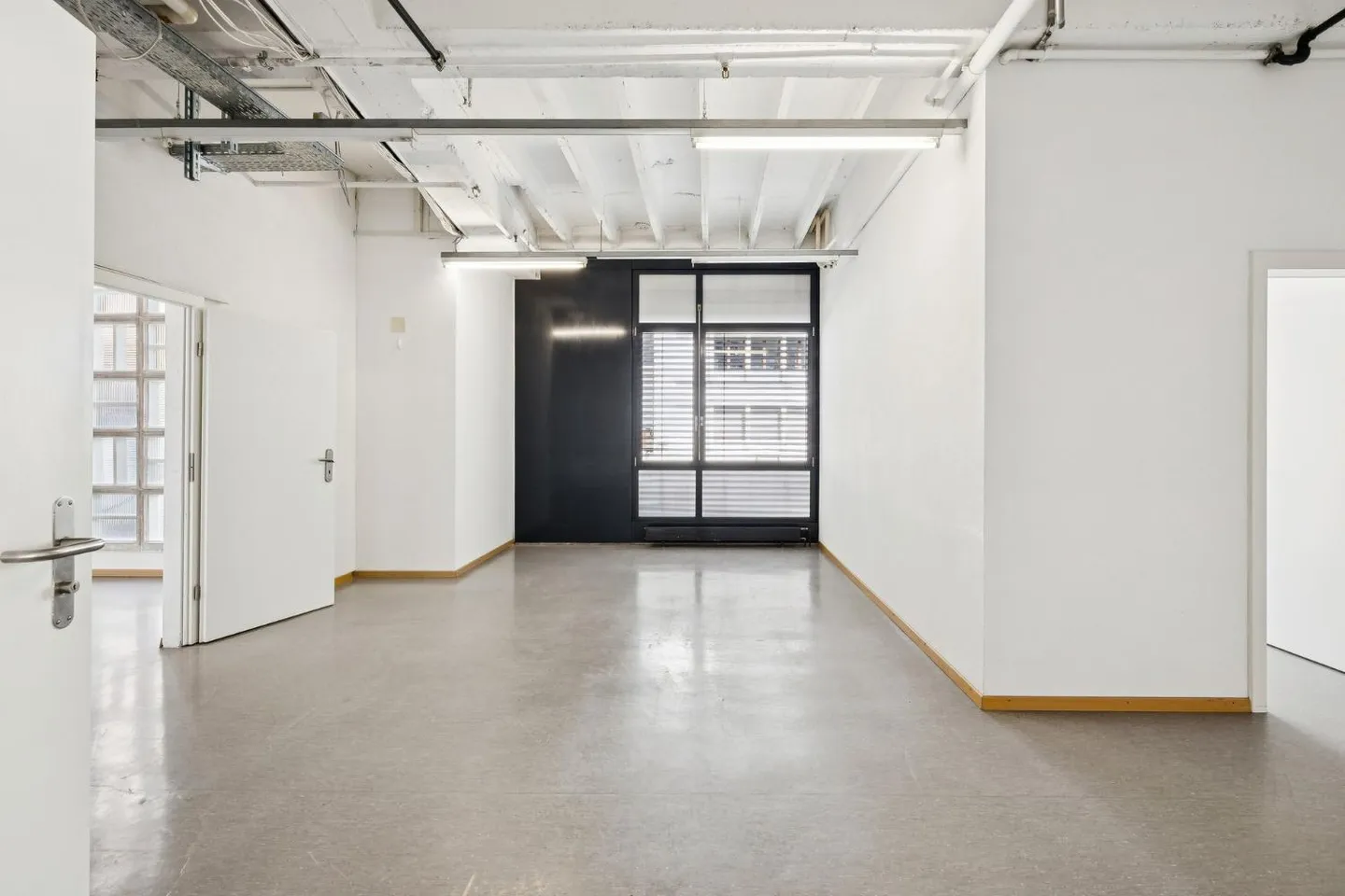 Ideal space in the pedestrian area of the city center - Photo 6 of 12