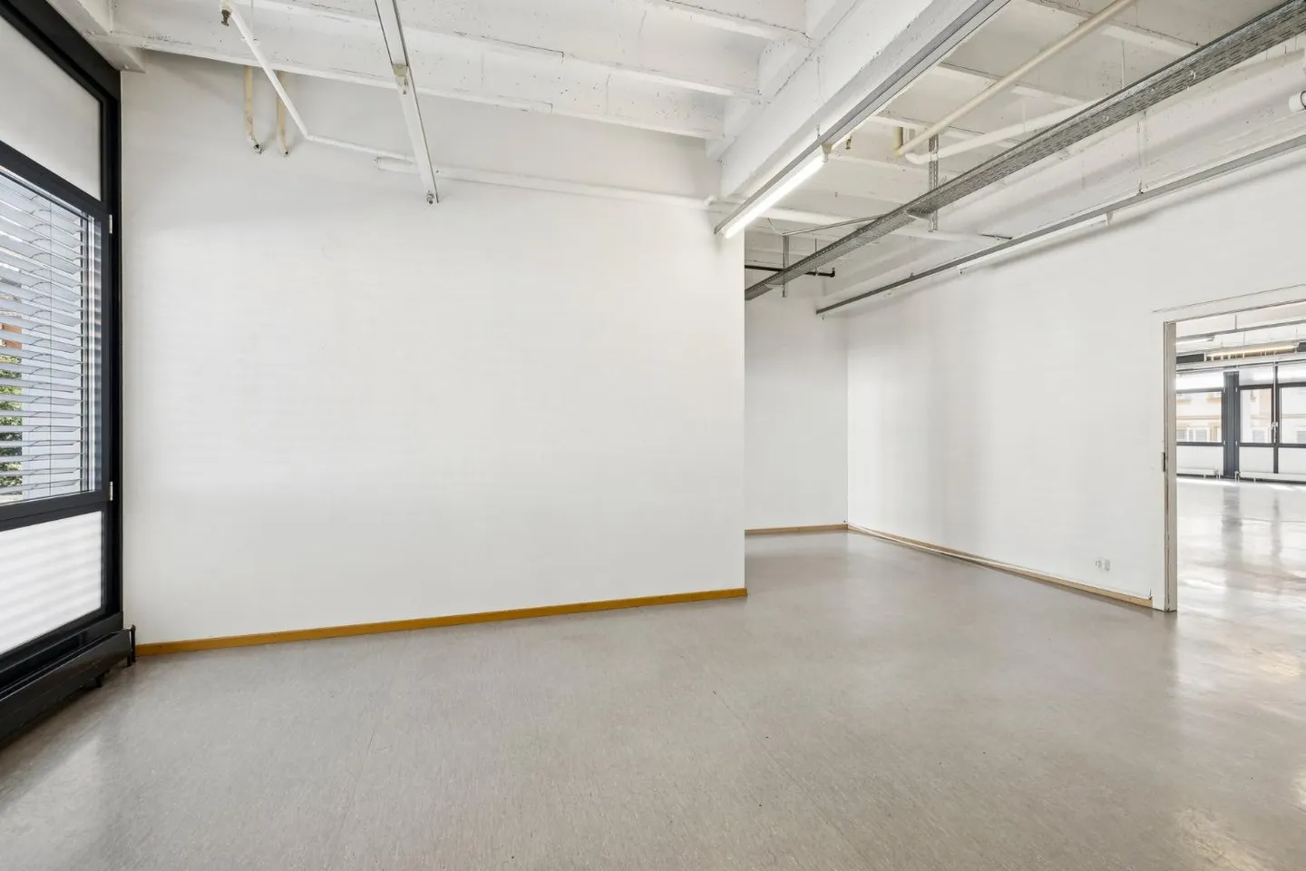 Ideal space in the pedestrian area of the city center - Photo 7 of 12