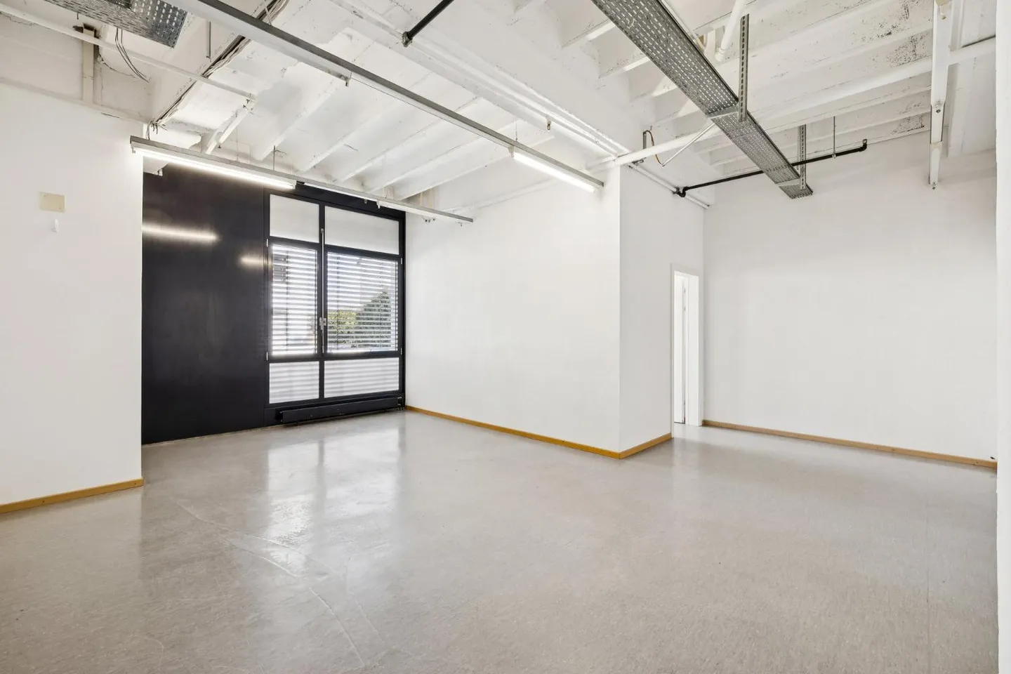 Ideal space in the pedestrian area of the city center - Photo 8 of 12