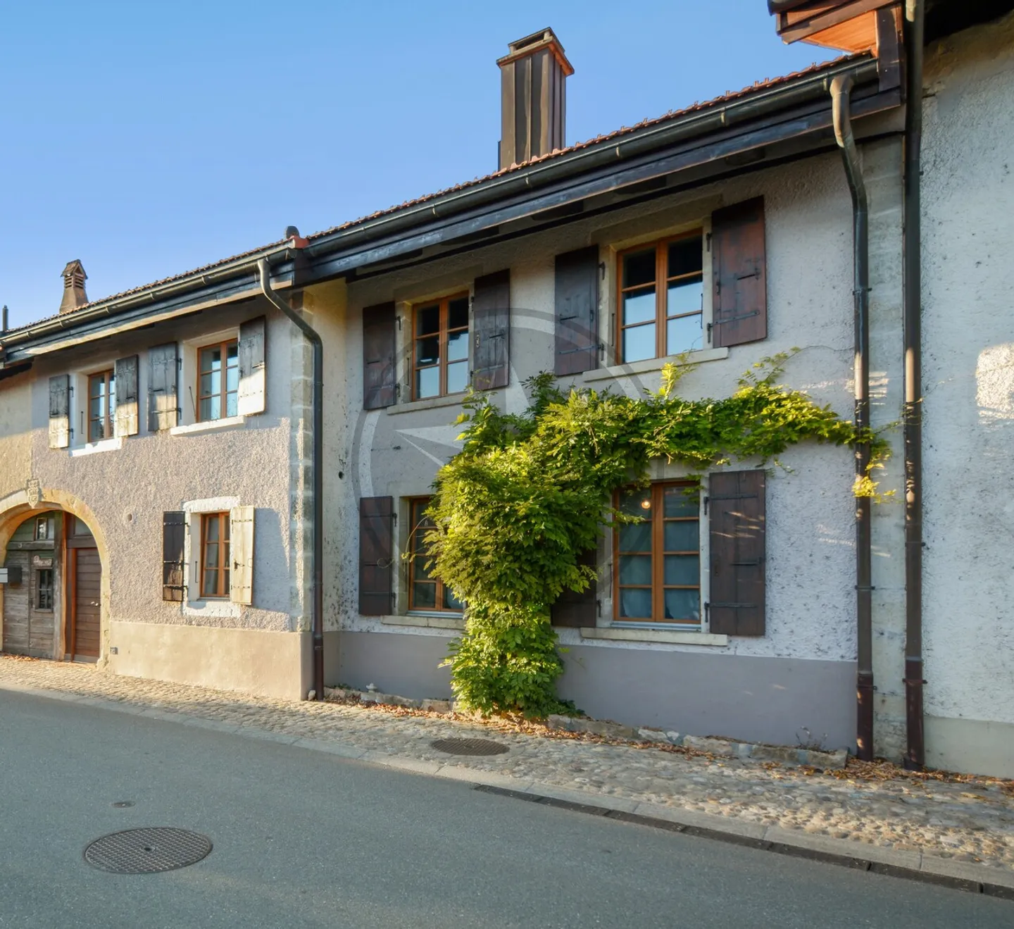 Magnifica casa a schiera ristrutturata con 2 appartamenti - Foto 2 di 16