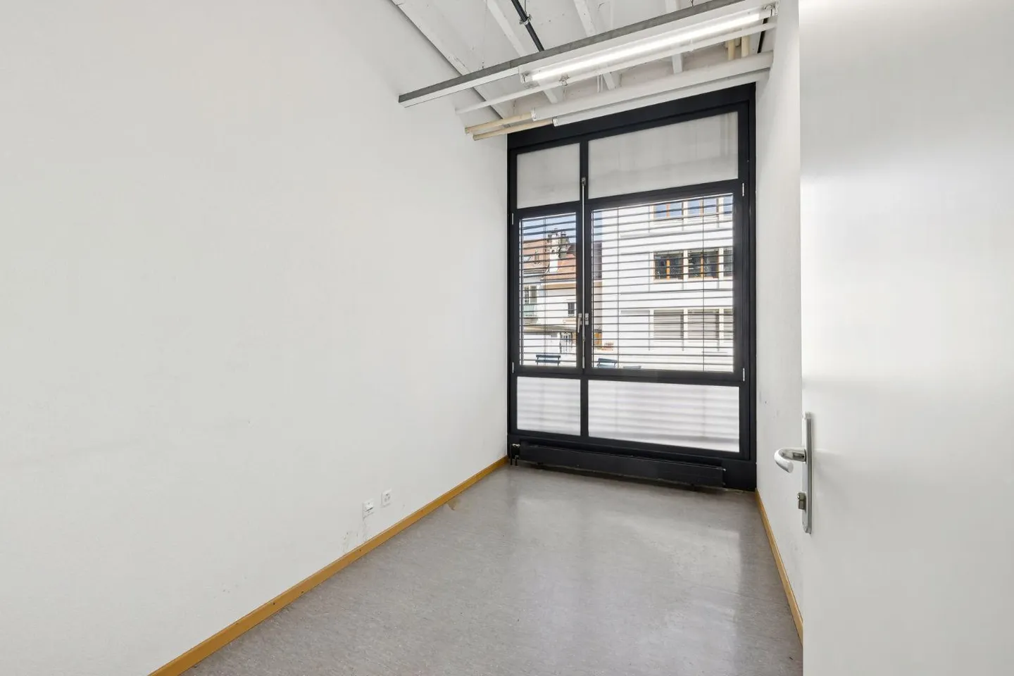 Ideal space in the pedestrian area of the city center - Photo 10 of 12
