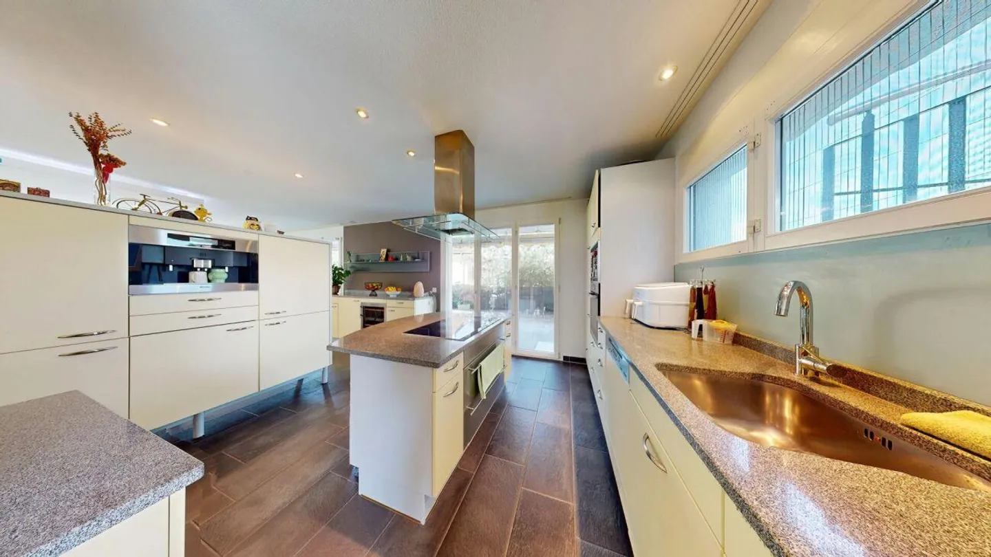 8 Zimmer Einfamilienhaus mit Einliegerwohnung - Foto 2 von 30