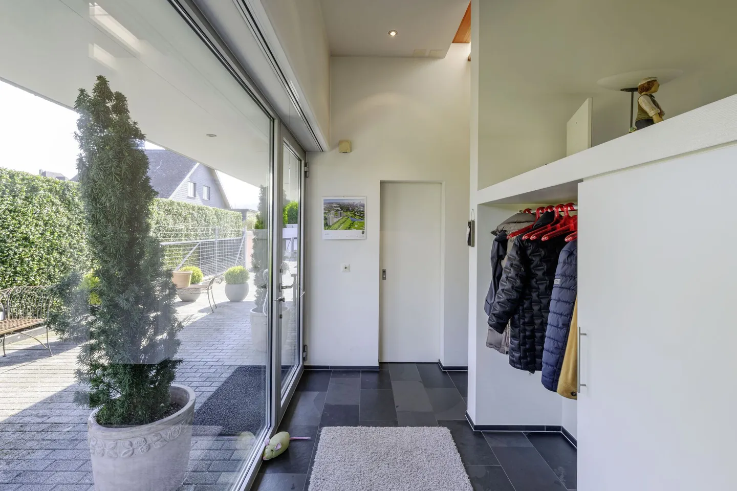 Single-family house with spacious garden in a family-friendly neighborhood - Photo 2 of 13