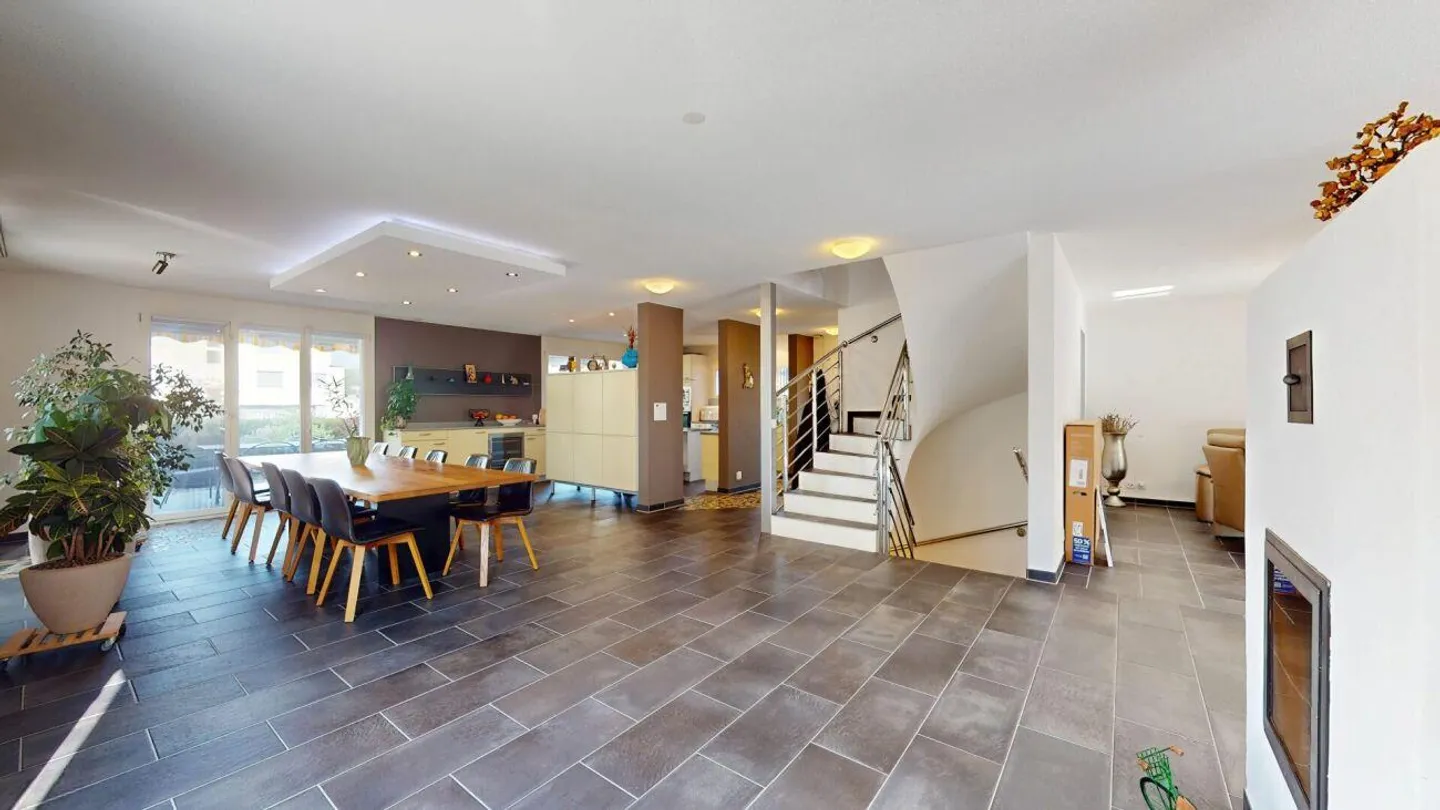 8 Zimmer Einfamilienhaus mit Einliegerwohnung - Foto 5 von 30