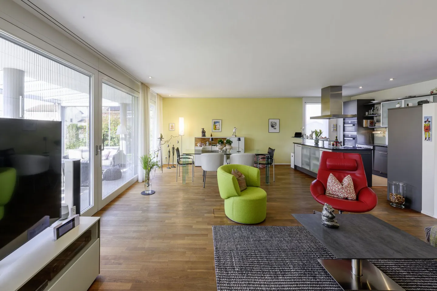 Single-family house with spacious garden in a family-friendly neighborhood - Photo 3 of 13