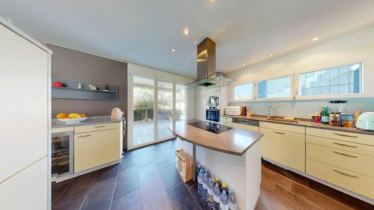 8 Zimmer Einfamilienhaus mit Einliegerwohnung - Foto 4 von 30