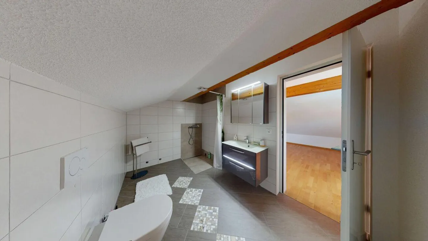 8 Zimmer Einfamilienhaus mit Einliegerwohnung - Foto 17 von 30
