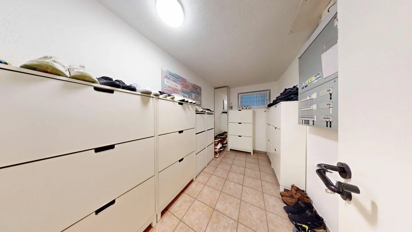 8 Zimmer Einfamilienhaus mit Einliegerwohnung - Foto 19 von 30