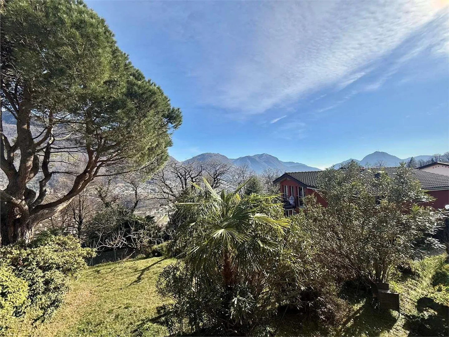 Geräumige Wohnung in Comano - Foto 1 von 9