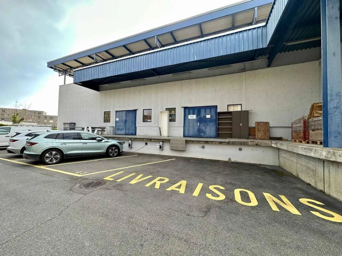 Workshop, offices and storage of 490 m2 - Optimal accessibility - Photo 7 of 7