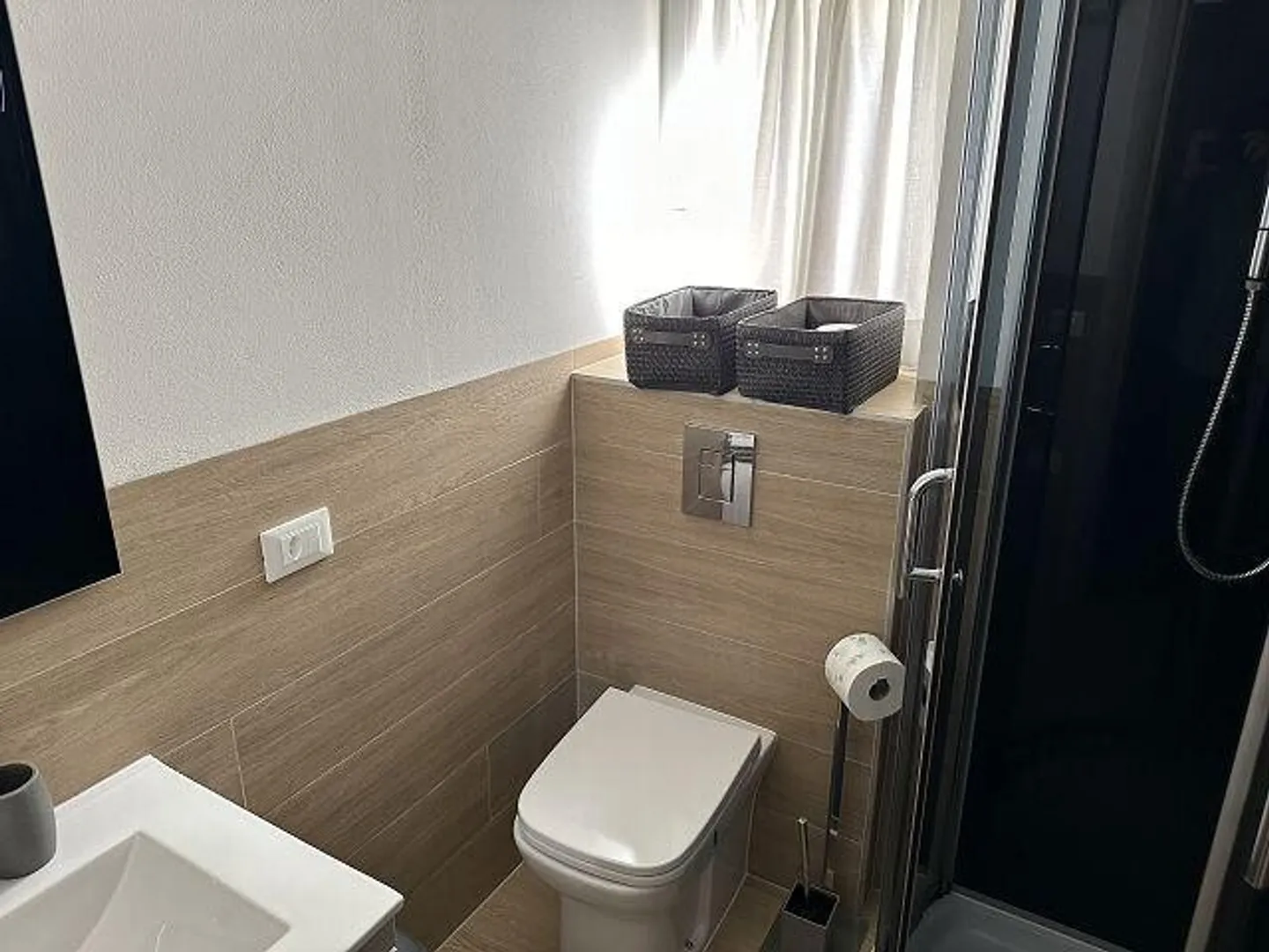 2-family house with 3-room and 2-room apartments in a very quiet... - Photo 8 of 13