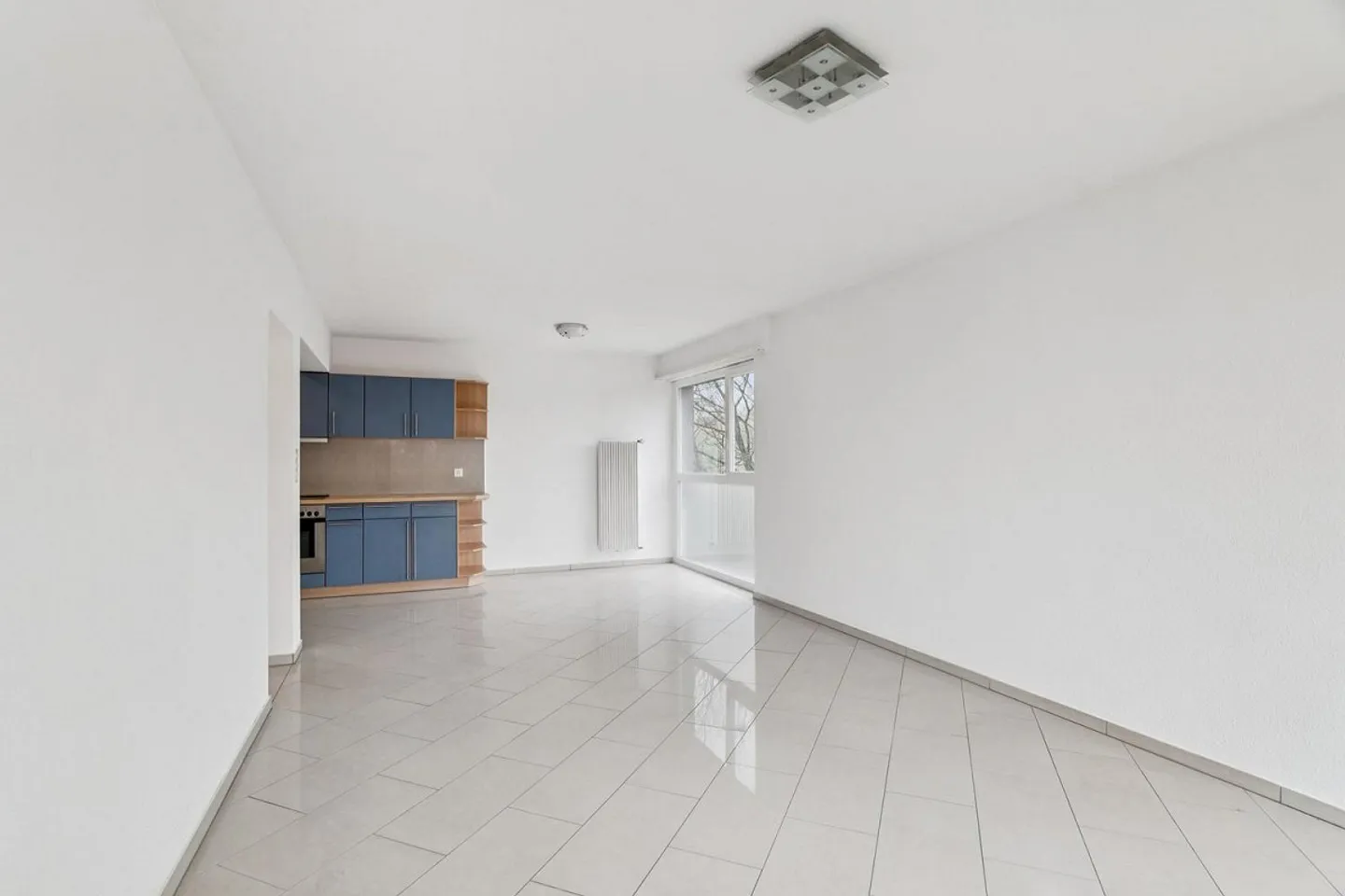 Apartment in an ideal location - Photo 6 of 12