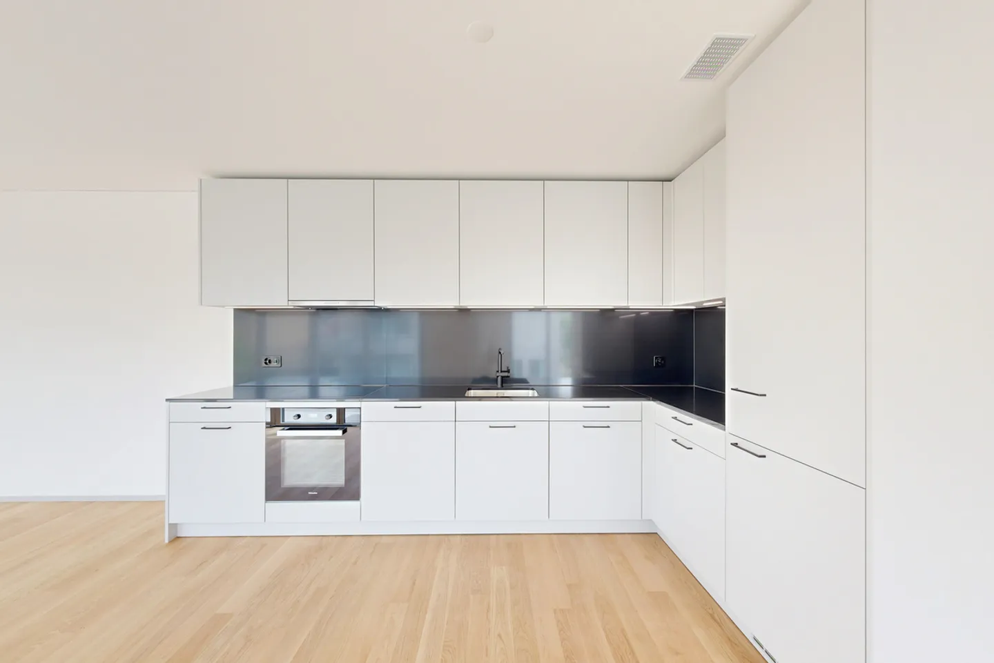 Modern 3.5-Room Apartment - Photo 4 of 5