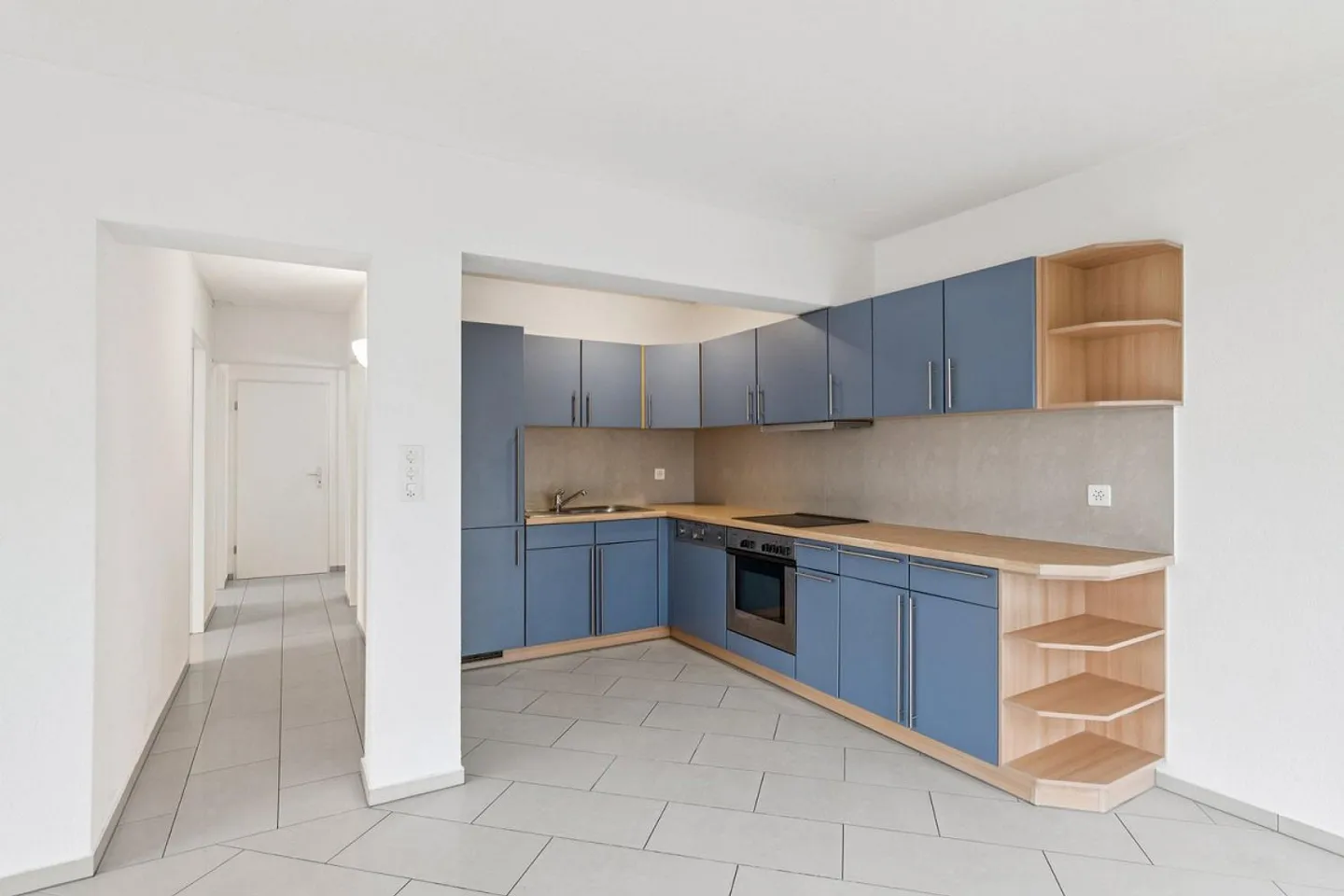 Apartment in an ideal location - Photo 8 of 12