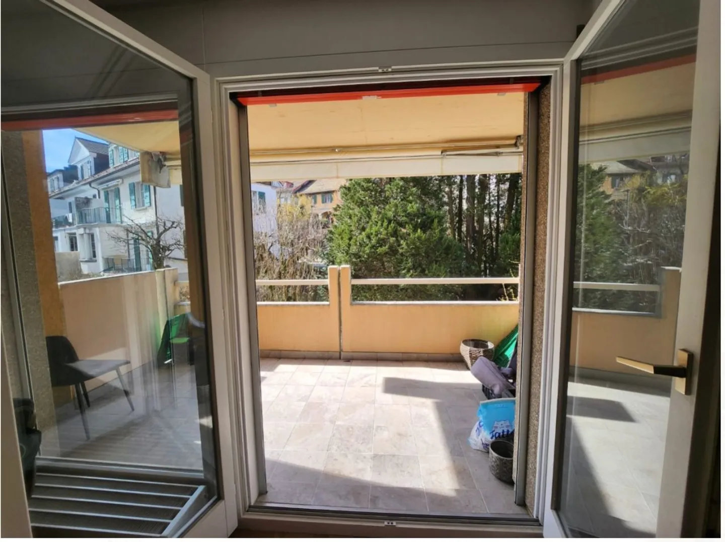 Bel appartement de 2,5 pièces avec balcon - Photo 2 sur 11