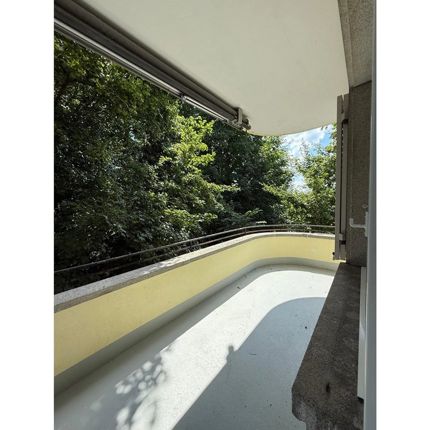 Appartamento ristrutturato di 3,5 locali in posizione centrale a Zollikofen - Foto 3 di 5