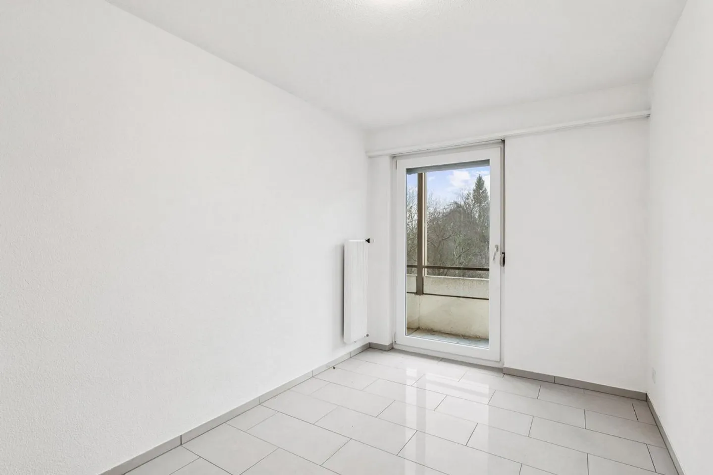 Apartment in an ideal location - Photo 10 of 12