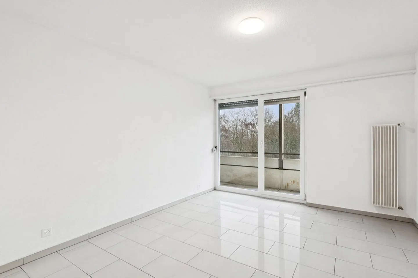 Apartment in an ideal location - Photo 11 of 12