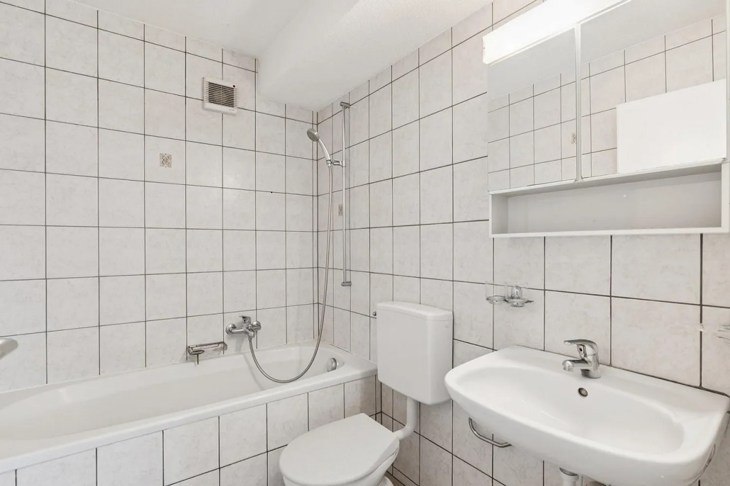 Apartment in an ideal location - Photo 12 of 12