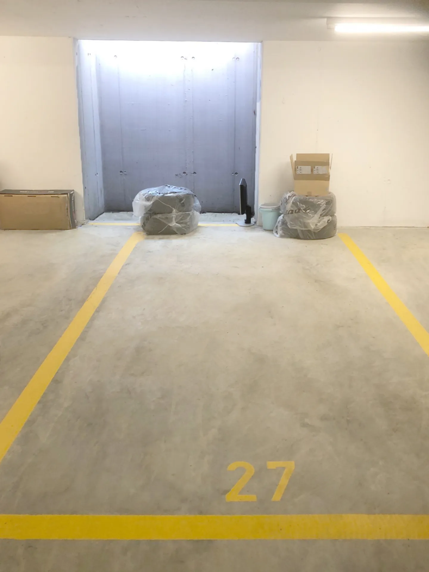 Underground parking spaces for cars and motorcycles - Photo 2 of 3