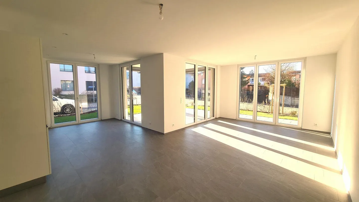 3.5 Zimmerwohnung mit Gartensitzplatz an zentraler Lage - Foto 1 von 6