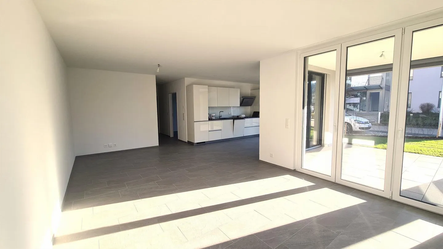 3.5 Zimmerwohnung mit Gartensitzplatz an zentraler Lage - Foto 2 von 6