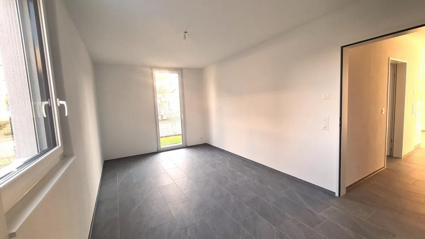 3.5 Zimmerwohnung mit Gartensitzplatz an zentraler Lage - Foto 3 von 6