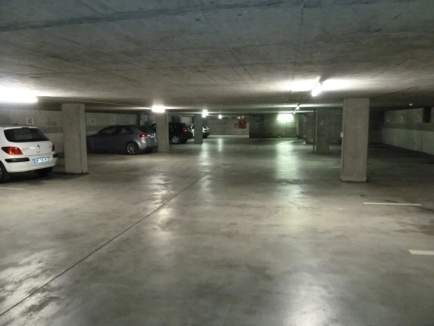 Free parking spaces in the best city location/ 02. Rent space 50% cheaper - Photo 2 of 2