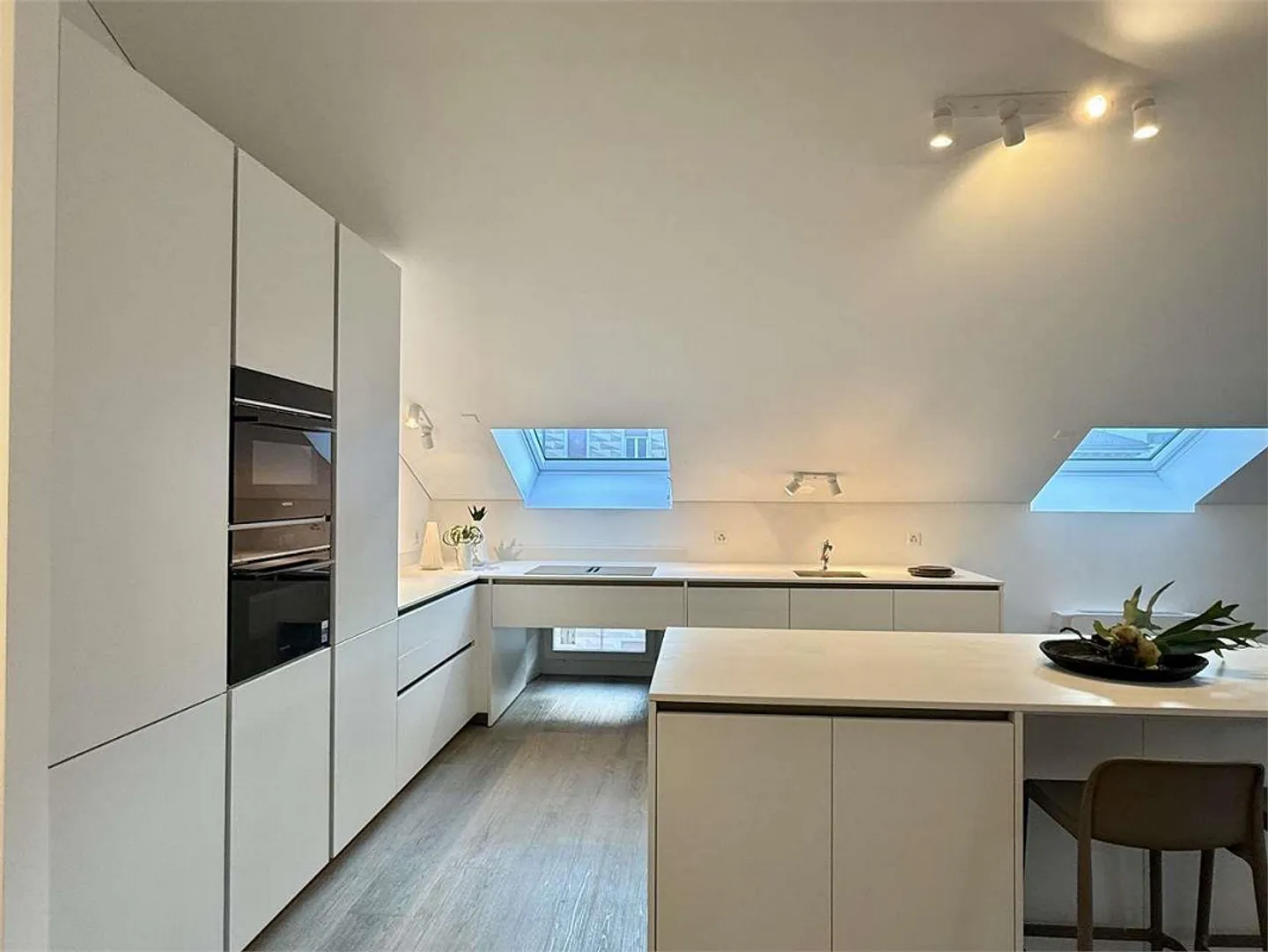 Bellinzona Centro, a 3 minuti dalla stazione - Appartamento mansardato di 3,5 locali arredato - Foto 1 di 7