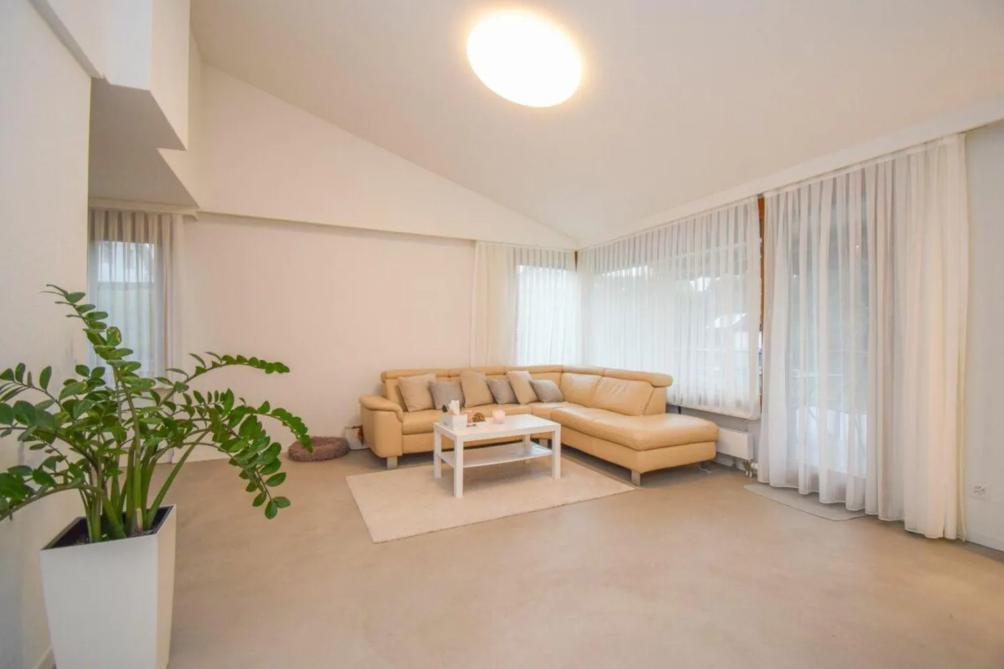 6.5-Room Single-Family House in Family-Friendly Location in Amriswil - Photo 9 of 29