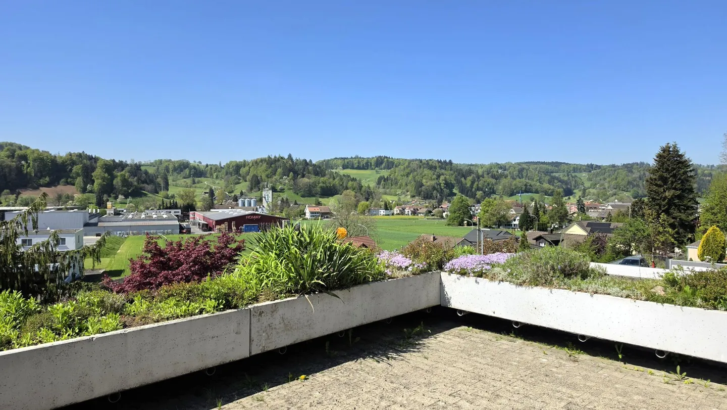 Appartement en terrasse de 5,5 pièces avec vue imprenable - Photo 5 sur 6