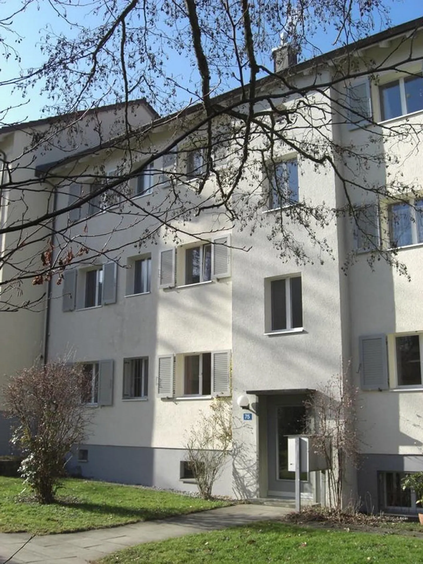 Modern 3-room apartment in a quiet neighborhood in Wollishofen - Photo 1 of 5