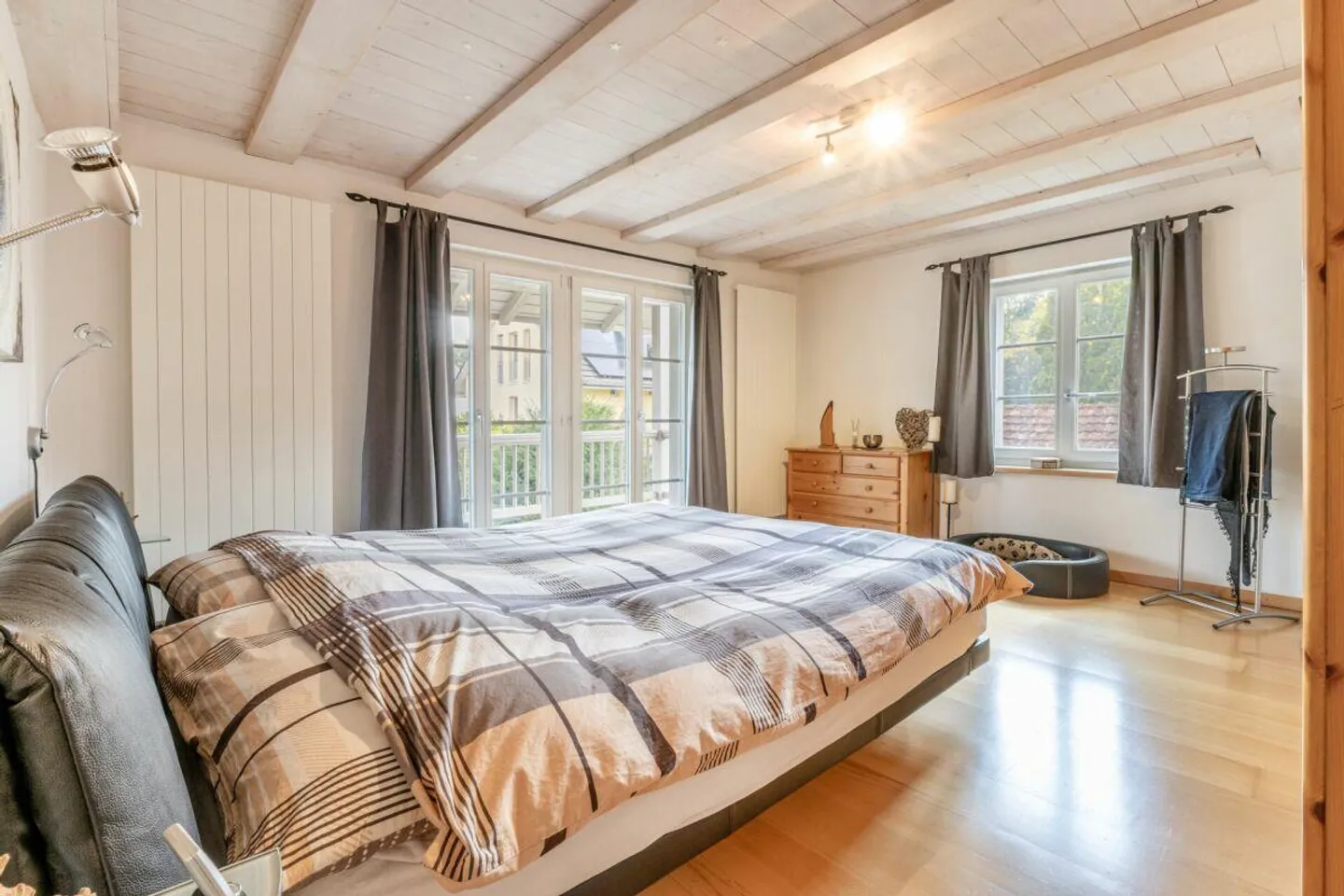 A Place to Arrive: 5.5-Room Gem with Garden Paradise & Swimming Pond - Photo 15 of 19