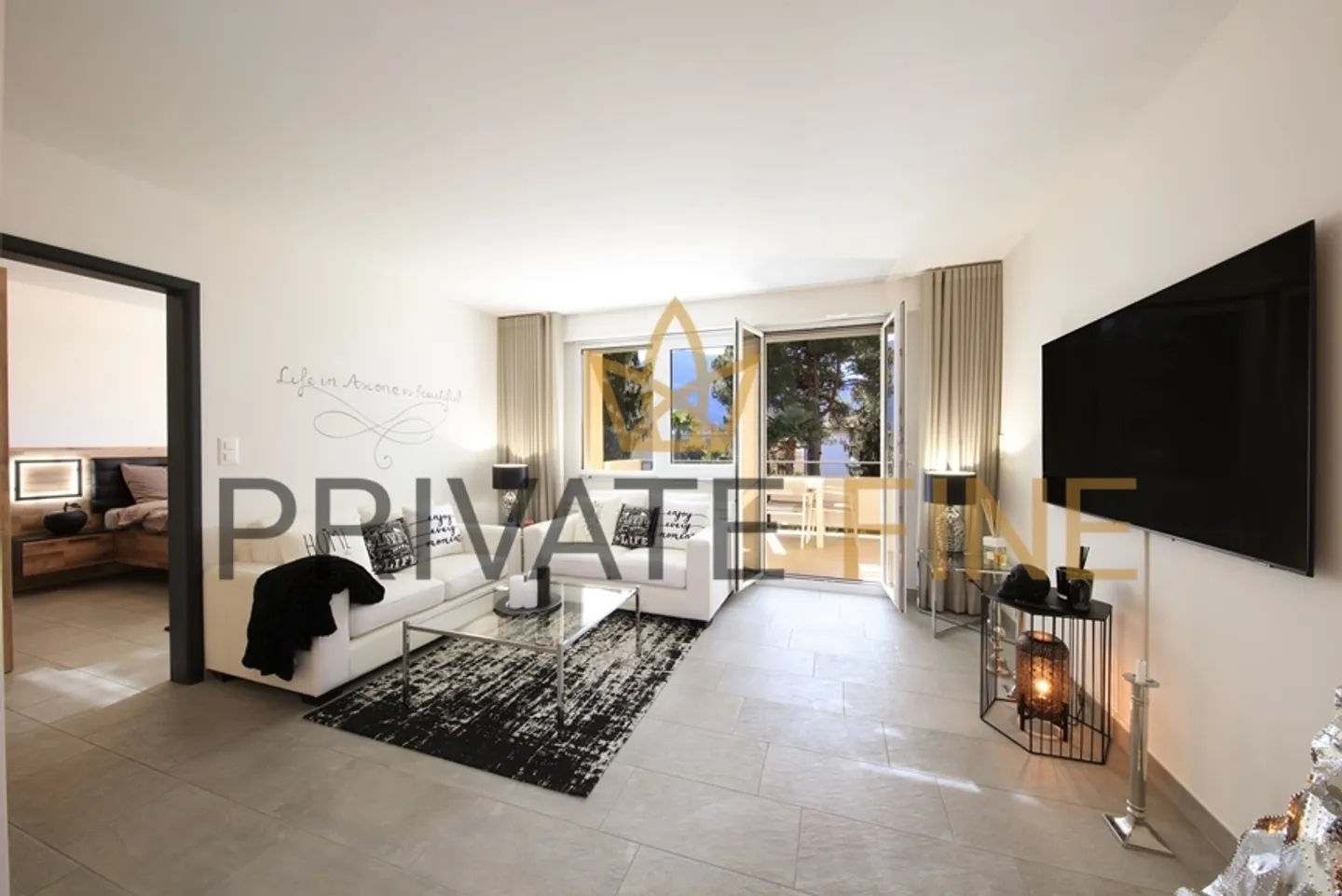 Charmante Attika-Wohnung mit Pool - Foto 2 von 6