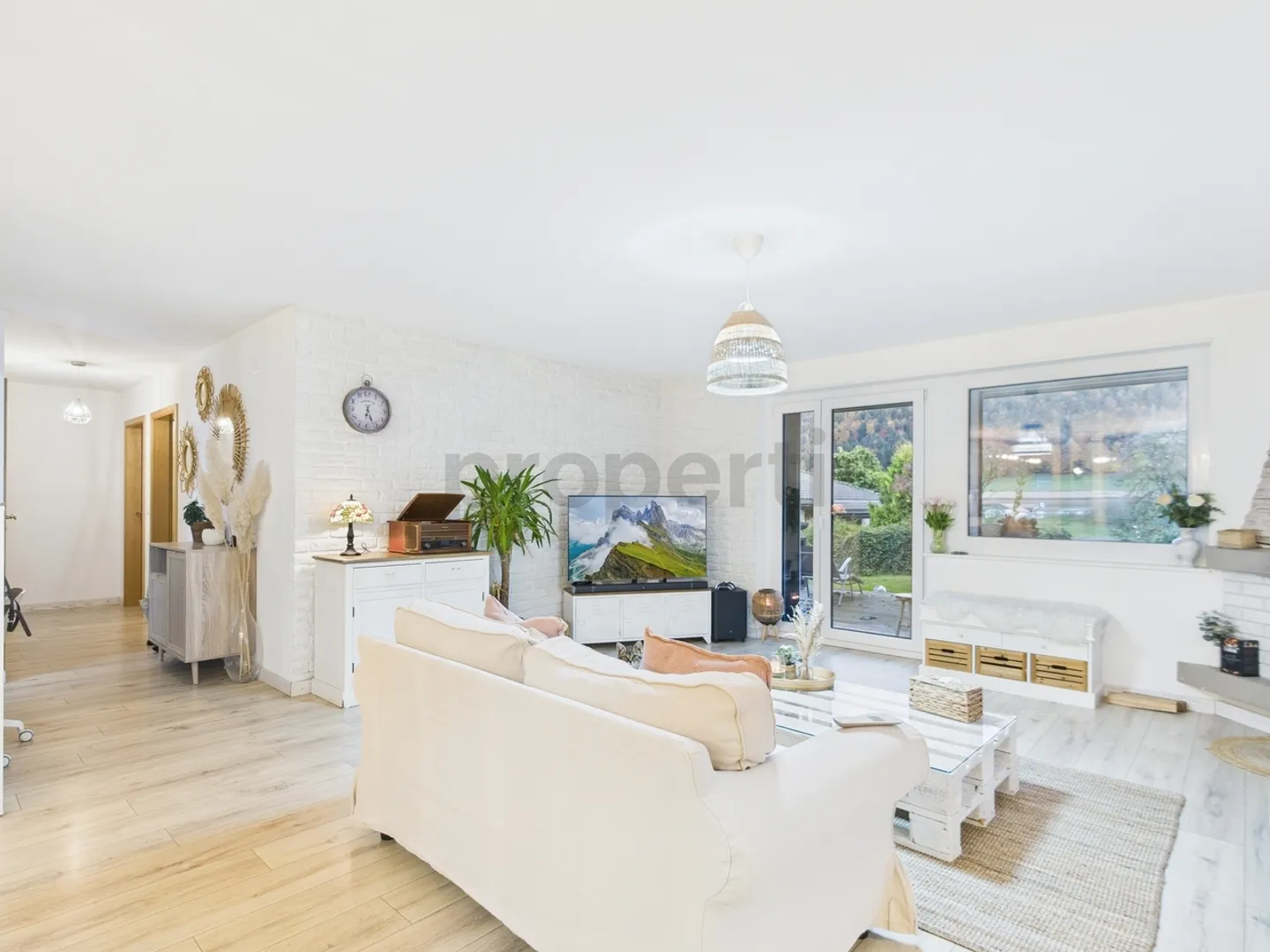 Unique family house with two independent apartments and high yield potential - Photo 4 of 9