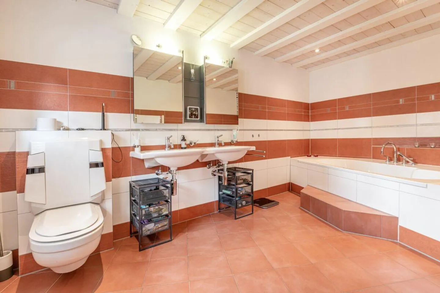 A Place to Arrive: 5.5-Room Gem with Garden Paradise & Swimming Pond - Photo 18 of 19