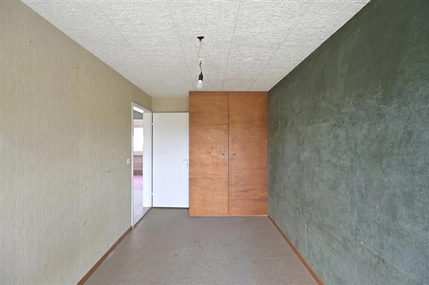 Family Paradise with Large Garden and Garage - Photo 8 of 12