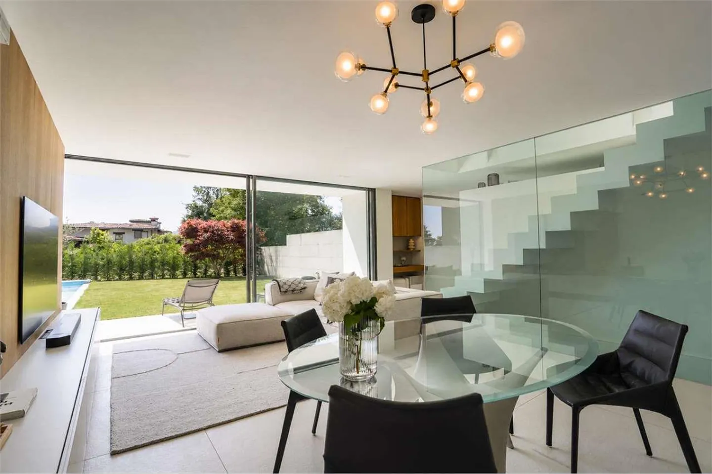 Villa avec jardin et piscine - Photo 2 sur 13