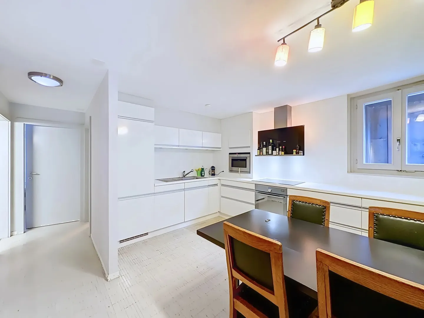 Charming Apartment in Historic Building - Photo 5 of 9