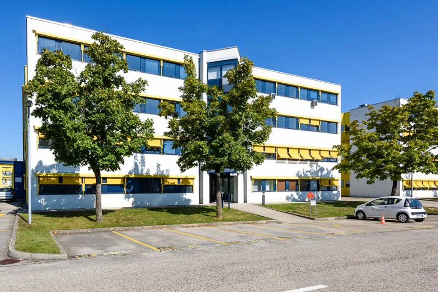 Angenehmes Büro auf dem Gelände der Avouillons - Foto 1 von 1