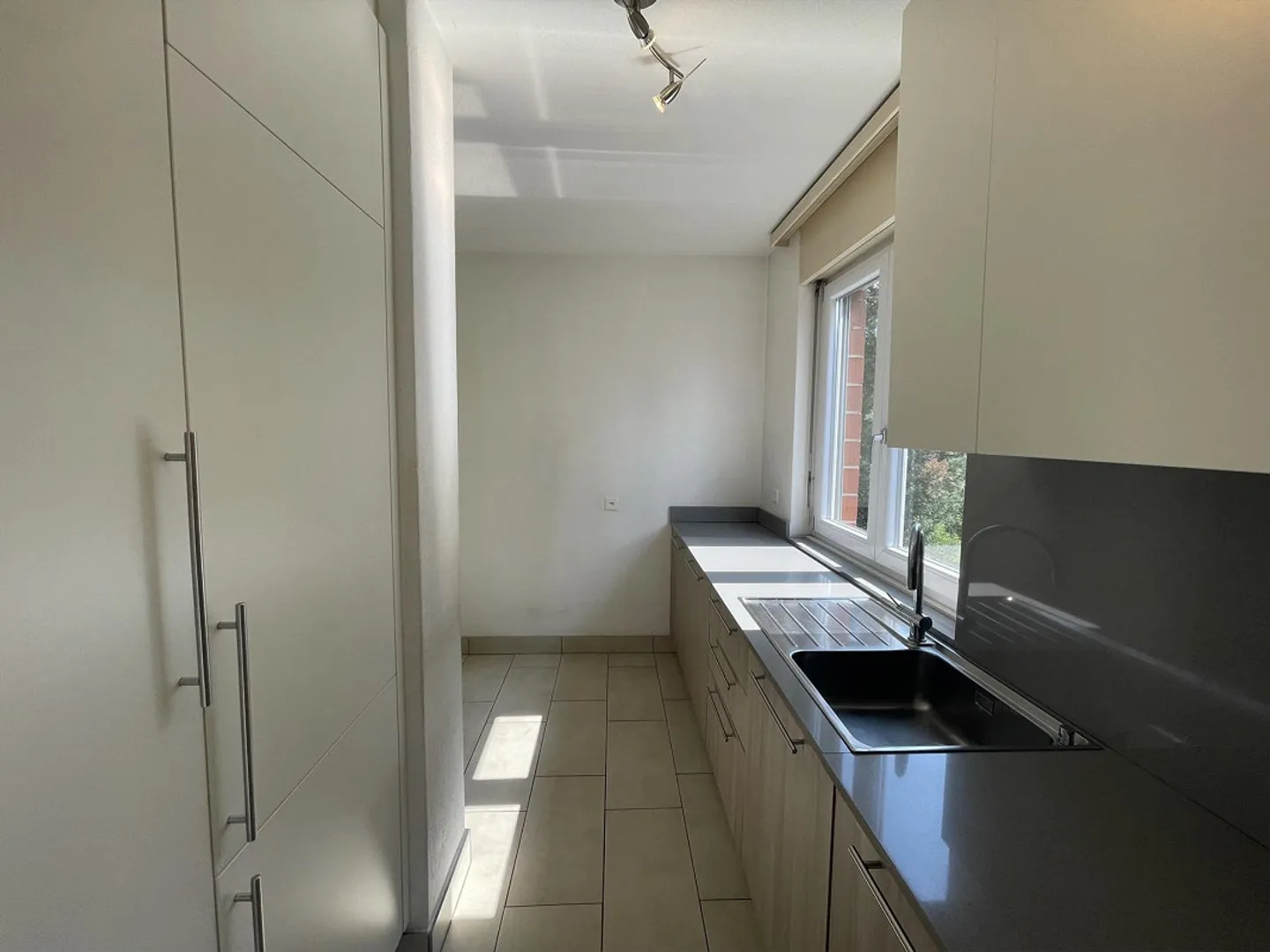 4.5 APARTMENT READY TO MOVE IN WITH INTERNAL PARKING - Photo 3 of 13